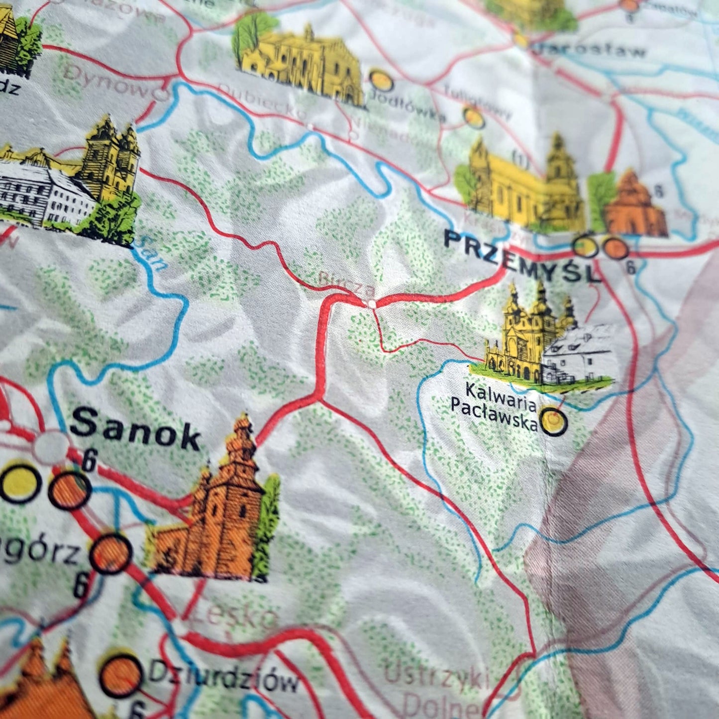 Ośrodki kultu religijnego w Polsce. Mapa w skali 1:750 000